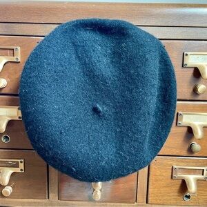 Black 100% Lambswool Beret Hat Neutral Quiet Luxury Classic